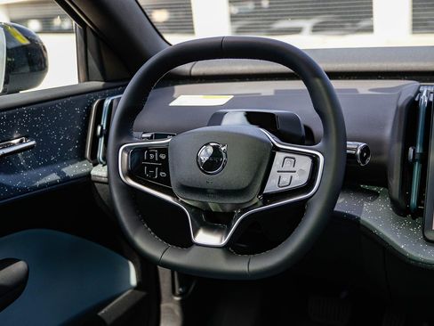 New 2026 Volvo EX30 Ultra w/ Climate Package image 15