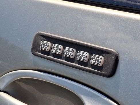 Used 2004 Ford Freestar SEL image 25