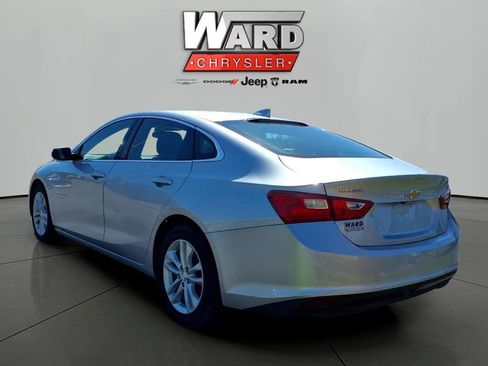 Used 2018 Chevrolet Malibu LT FWD image 3