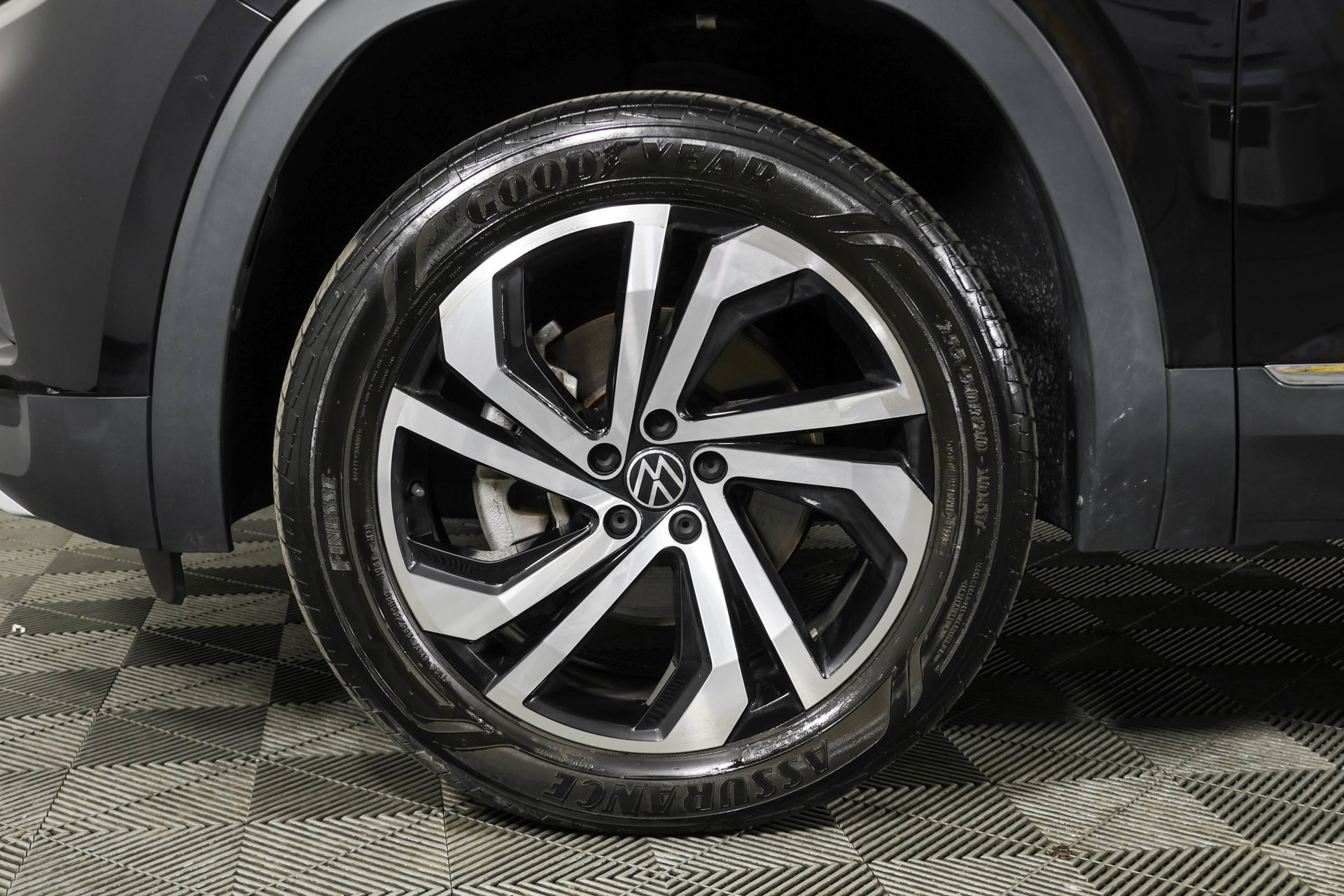 Used 2023 Volkswagen Atlas SEL AWD/4WD image 25