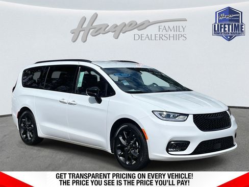 New 2026 Chrysler Pacifica Select image 1