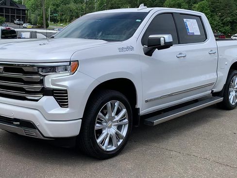 Used 2025 Chevrolet Silverado 1500 High Country AWD/4WD image 4