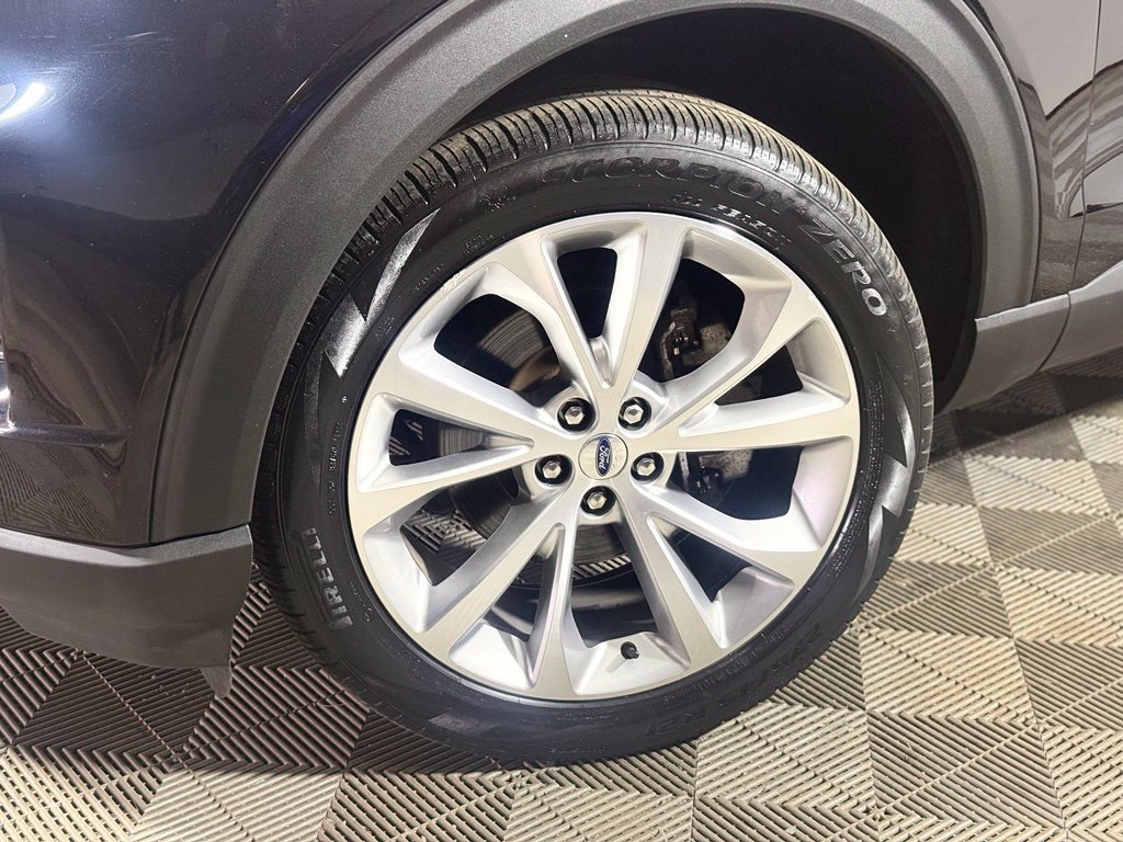 Used 2022 Ford Explorer Platinum w/ Equipment Group 601A AWD/4WD image 2