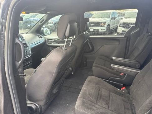 Used 2018 Dodge Grand Caravan SE FWD image 22