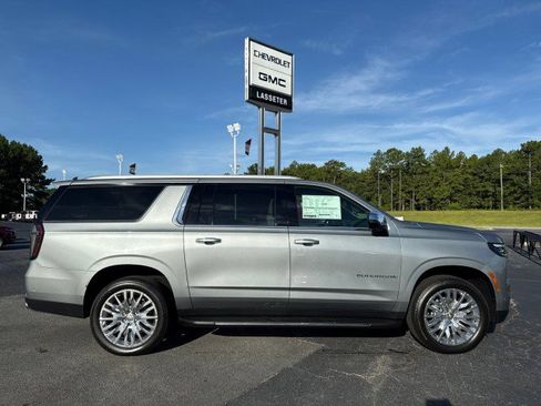 New 2025 Chevrolet Suburban Premier image 2
