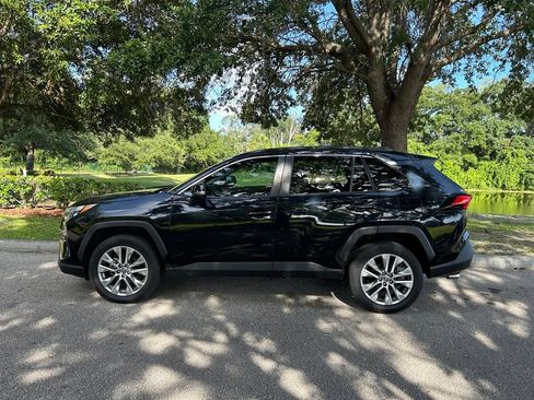 Certified 2022 Toyota RAV4 XLE Premium FWD image 3