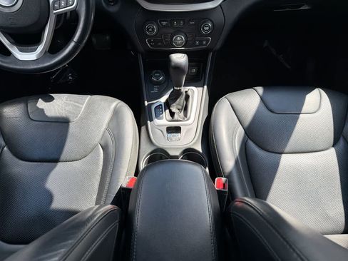 Used 2017 Jeep Cherokee Overland w/ Technology Group image 31