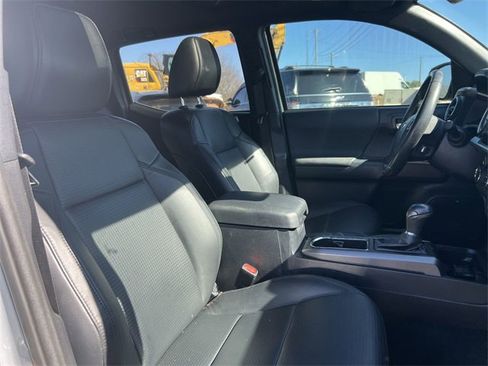Used 2019 Toyota Tacoma TRD Off-Road image 24