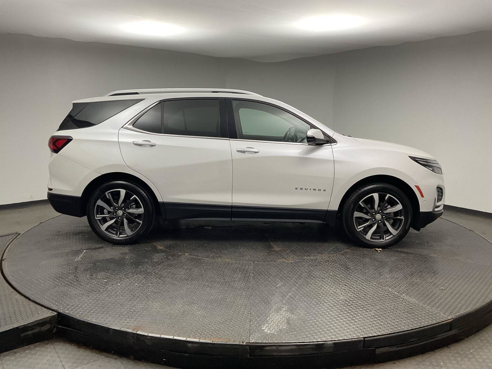 Used 2022 Chevrolet Equinox Premier AWD/4WD image 8