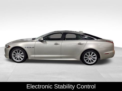 Used 2016 Jaguar XJ R-Sport RWD image 4