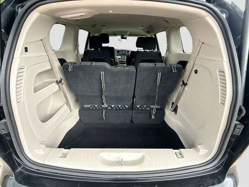 Used 2023 Chrysler Voyager LX FWD image 30