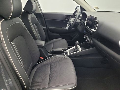 Used 2025 Hyundai Venue Limited image 21
