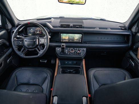 Used 2021 Land Rover Defender 110 X AWD/4WD image 2