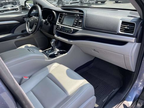 Used 2018 Toyota Highlander XLE FWD image 14