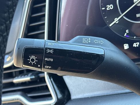 Certified 2025 Kia Sportage SX image 17