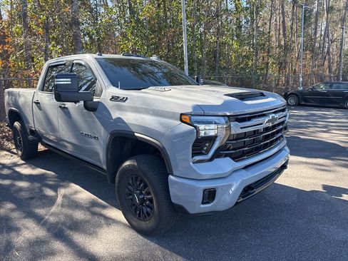 Used 2024 Chevrolet Silverado 2500 LTZ w/ LTZ Plus Package image 3