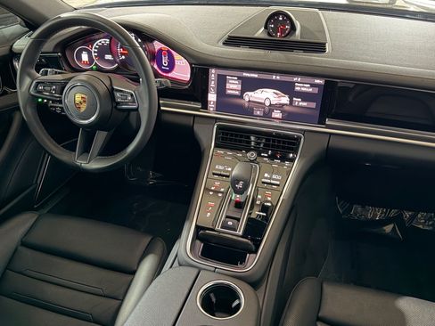 Used 2021 Porsche Panamera image 16