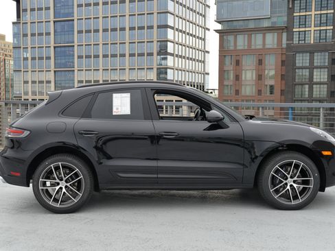 Certified 2026 Porsche Macan AWD/4WD image 8