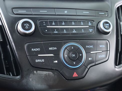 Used 2018 Ford Focus SE FWD image 18