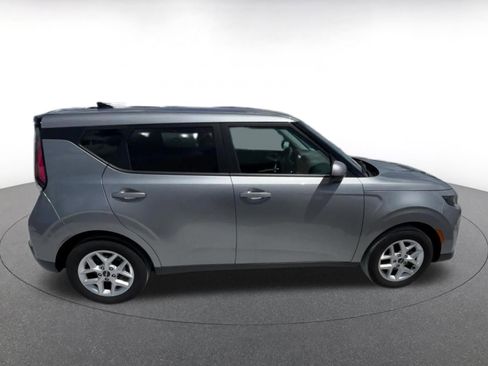 Used 2025 Kia Soul LX w/ LX Technology Package FWD image 16