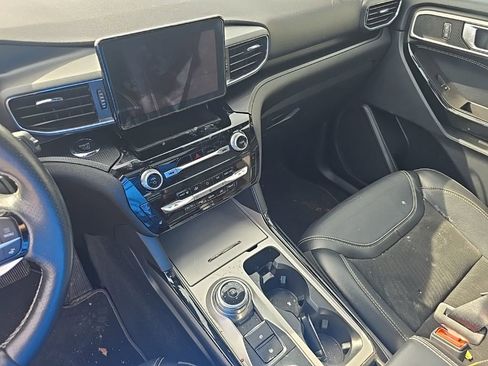 Used 2022 Ford Explorer ST w/ ST Street Pack image 18