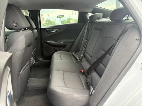 Used 2017 Chevrolet Malibu LT FWD image 18