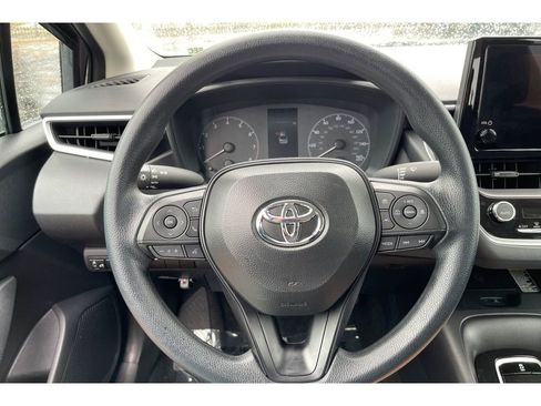 Used 2025 Toyota Corolla LE image 33