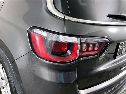 Used 2019 Jeep Compass Latitude FWD image 18