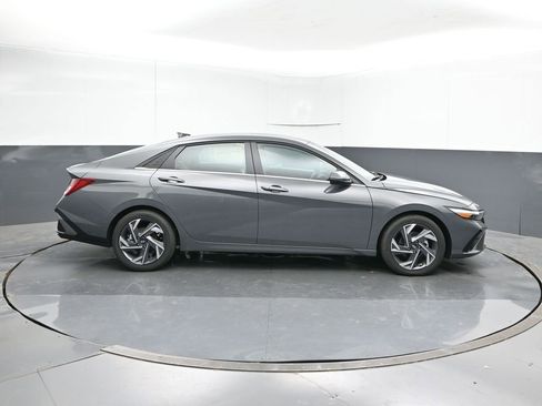 New 2026 Hyundai Elantra Limited FWD image 6