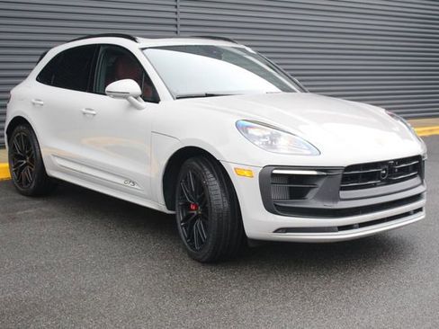 New 2026 Porsche Macan GTS image 10
