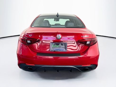 Used 2022 Alfa Romeo Giulia Veloce AWD/4WD image 7