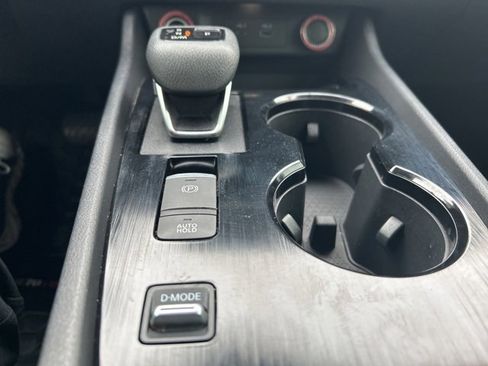 Used 2022 Nissan Rogue SV image 35