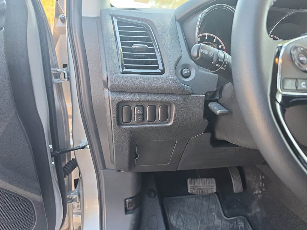 Used 2026 Mitsubishi Outlander Sport LE AWD/4WD image 16
