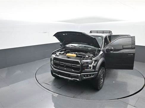 Certified 2018 Ford F150 Raptor w/ Equipment Group 802A Luxury image 40