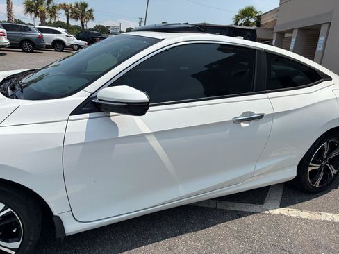 Used 2017 Honda Civic Touring image 5