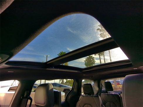 New 2026 Chrysler Pacifica Limited w/ Uconnect Theater Family Group image 27