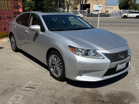 Used 2013 Lexus ES 350 w/ Luxury Pkg FWD image 5