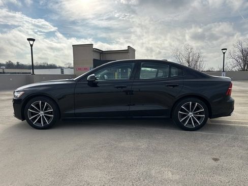 Used 2021 Volvo S60 T5 Momentum image 4