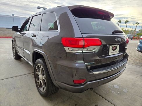 Used 2018 Jeep Grand Cherokee Limited image 3