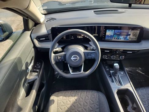 Used 2025 Nissan Kicks SV FWD image 9