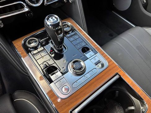 Used 2022 Bentley Flying Spur V8 image 9