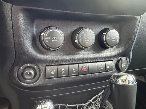 Used 2016 Jeep Wrangler Unlimited Rubicon AWD/4WD image 19