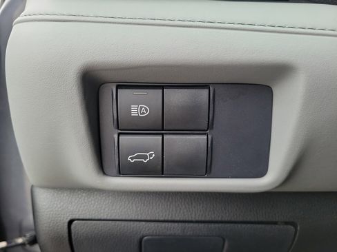 Used 2020 Toyota Highlander XLE image 21