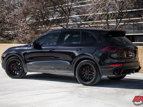 Used 2015 Porsche Cayenne Turbo image 39