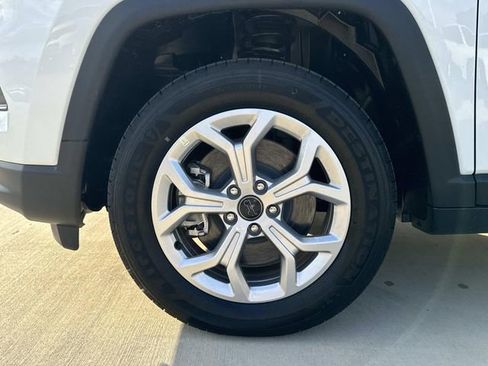 New 2026 Jeep Compass Latitude image 3