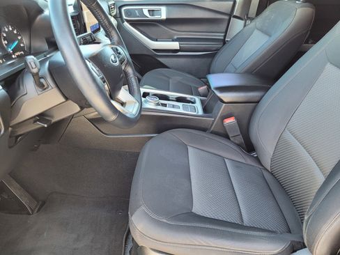 Used 2023 Ford Explorer XLT image 17