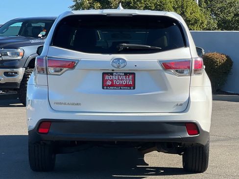 Used 2014 Toyota Highlander Plus FWD image 8