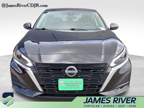 Used 2025 Nissan Altima 2.5 SV FWD image 7