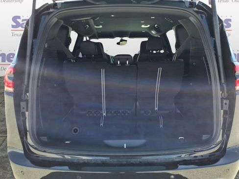 New 2027 Chrysler Pacifica Select FWD image 7