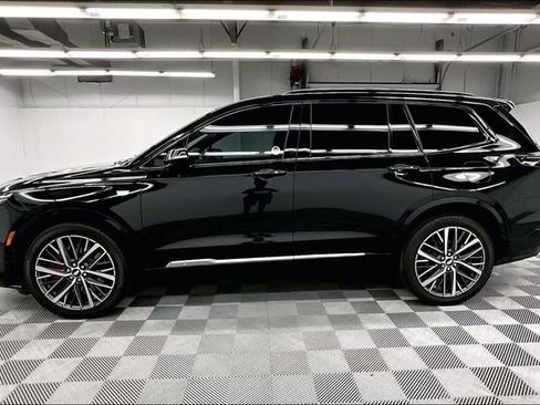 Used 2023 Cadillac XT6 Sport w/ Technology Package AWD/4WD image 14